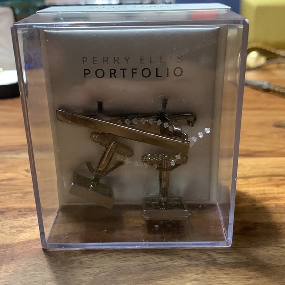 NEW in Box Perry Ellis Black Silver Cufflinks & Tie Clip - Picture 4 of 4